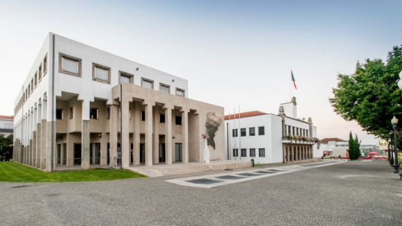 Câmara de Paredes dá início à construção de 24 habitações a custos acessíveis em Baltar Câmara de Paredes dá início à construção de 24 habitações a custos acessíveis em Baltar