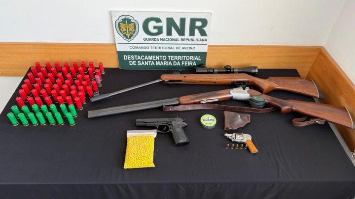 Santa Maria da Feira: Homem de 69 anos detido por violência doméstica com apreensão de armas e munições