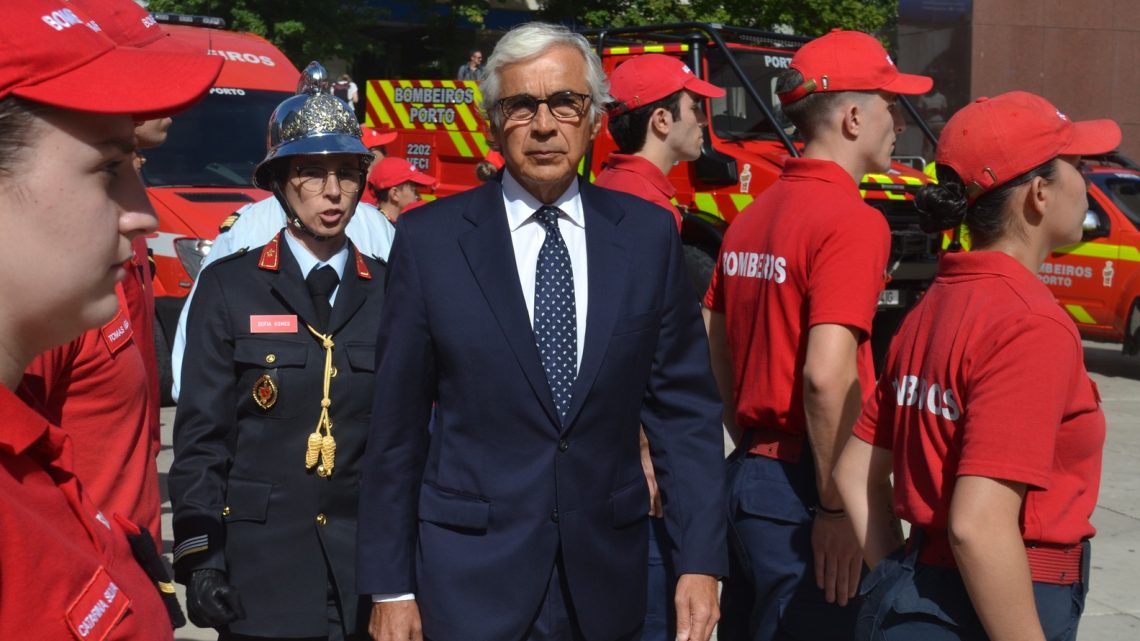 Presidente da Assembleia da República participa no 150.º aniversário dos Bombeiros Voluntários do Porto e alerta para falhas do Estado na prevenção de incêndios