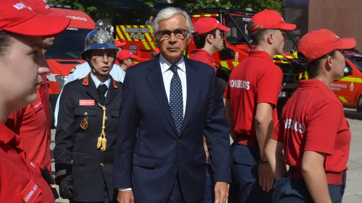 Presidente da Assembleia da República participa no 150.º aniversário dos Bombeiros Voluntários do Porto e alerta para falhas do Estado na prevenção de incêndios