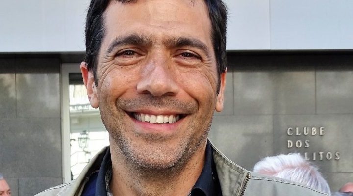 Ex-eurodeputado Miguel Viegas é o candidato da CDU à Câmara da Feira e propõe remunicipalização da água como prioridade