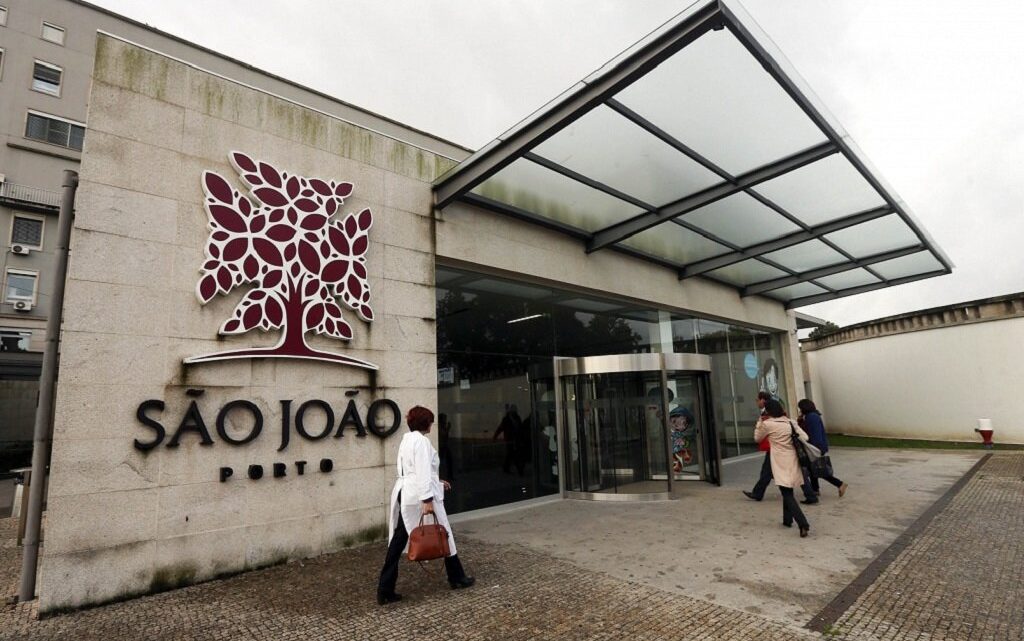 Hospital de São João, no Porto, introduz sistema robótico inovador para cirurgias à coluna Hospital de São João, no Porto, introduz sistema robótico inovador para cirurgias à coluna