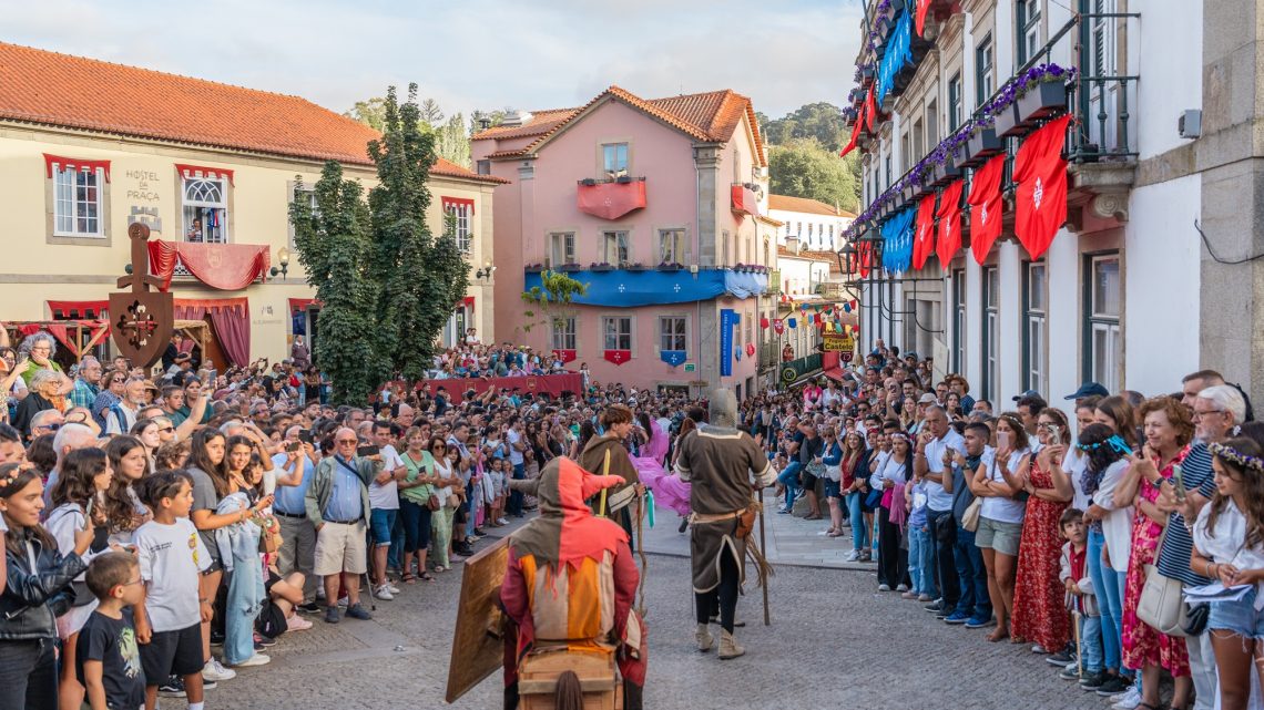 Viagem Medieval de Santa Maria da Feira atraiu até 70 mil visitantes num só dia e envolveu mais de mil participantes locais Viagem Medieval de Santa Maria da Feira atraiu até 70 mil visitantes num só dia e envolveu mais de mil participantes locais