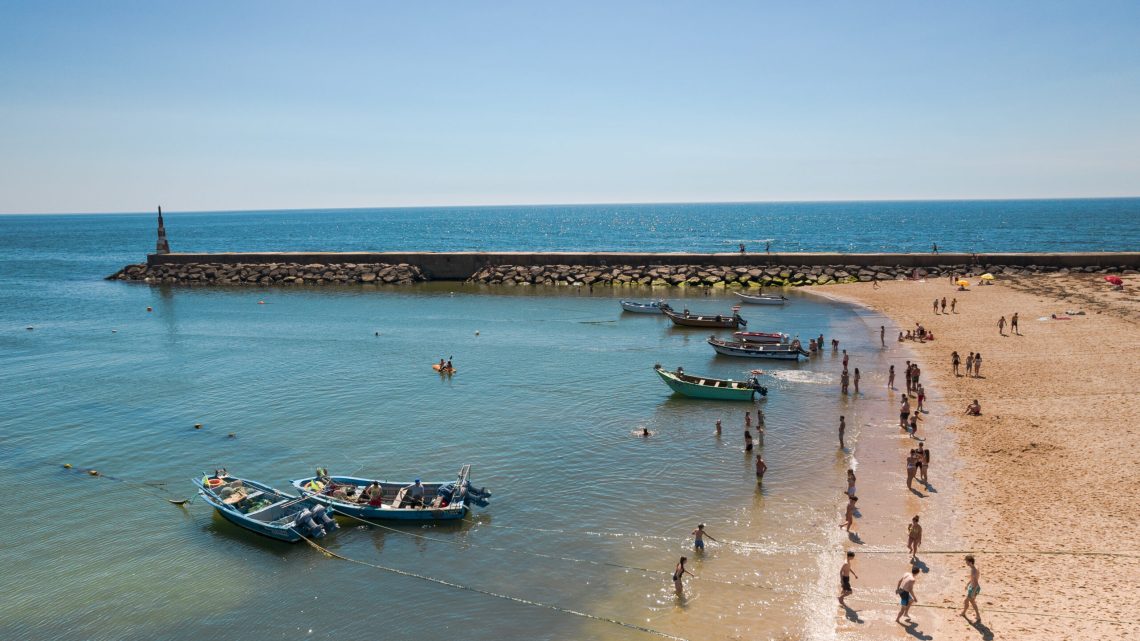 Pescador morre a bordo de embarcação ao largo da praia da Aguda, em Vila Nova de Gaia Pescador morre a bordo de embarcação ao largo da praia da Aguda, em Vila Nova de Gaia