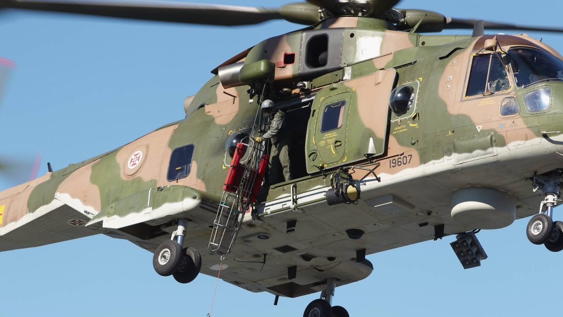 Helicóptero da Força Aérea resgata homem após queda em cascata na Serra da Freita, em Arouca