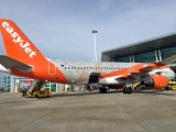 Passageiro português tenta invadir cabine em voo da EasyJet entre Lyon e Porto