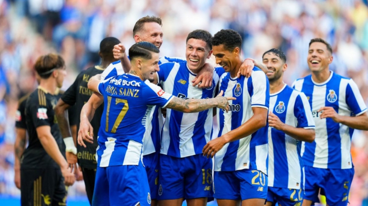 FC Porto goleia Casa Pia e mantém entrada firme no campeonato