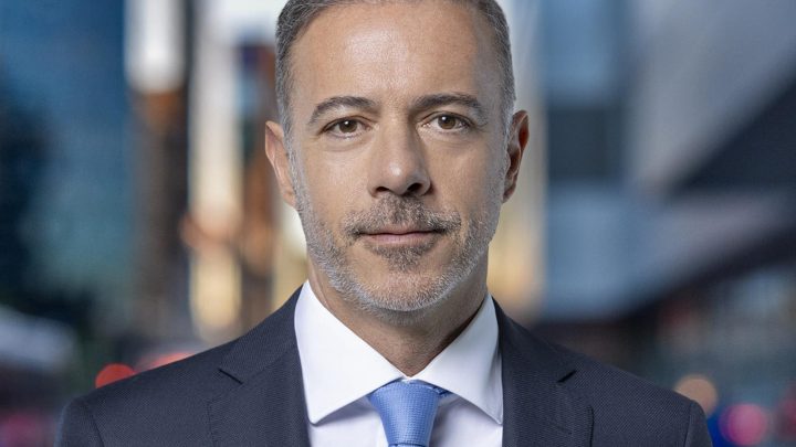 Pedro Duarte promete mais vagas em creches, redução do IRS e reforço da Polícia Municipal no Porto