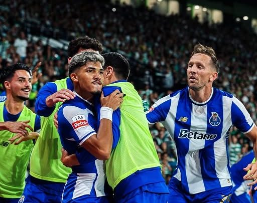 Alerta no FC Porto: De Jong e William juntam-se ao lote de lesionados no plantel