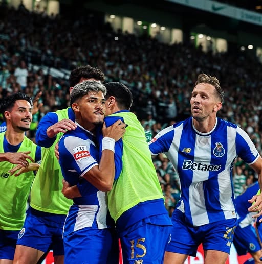 Alerta no FC Porto: De Jong e William juntam-se ao lote de lesionados no plantel Alerta no FC Porto: De Jong e William juntam-se ao lote de lesionados no plantel