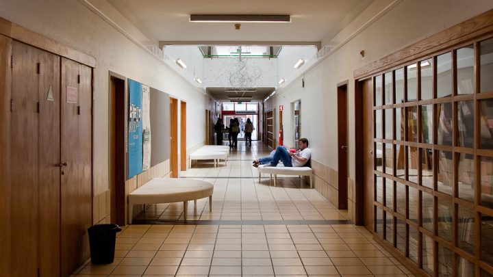 Ano letivo arranca com restrições ao telemóvel e mudanças na disciplina de Cidadania na Área Metropolitana do Porto