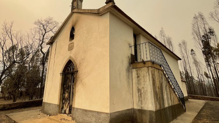 Reabre capela destruída pelos incêndios de Gondomar menos de um ano depois