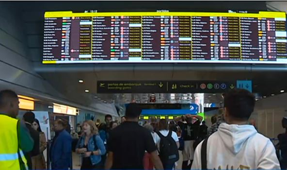 Depressão Gabrielle: Voos cancelados nos aeroportos do Porto e Lisboa Depressão Gabrielle: Voos cancelados nos aeroportos do Porto e Lisboa