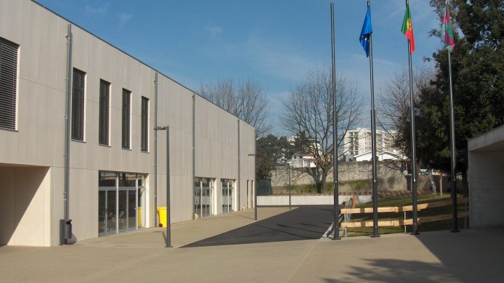 Detetada legionella em escolas de Recarei e Paredes; sanitários e balneários encerrados