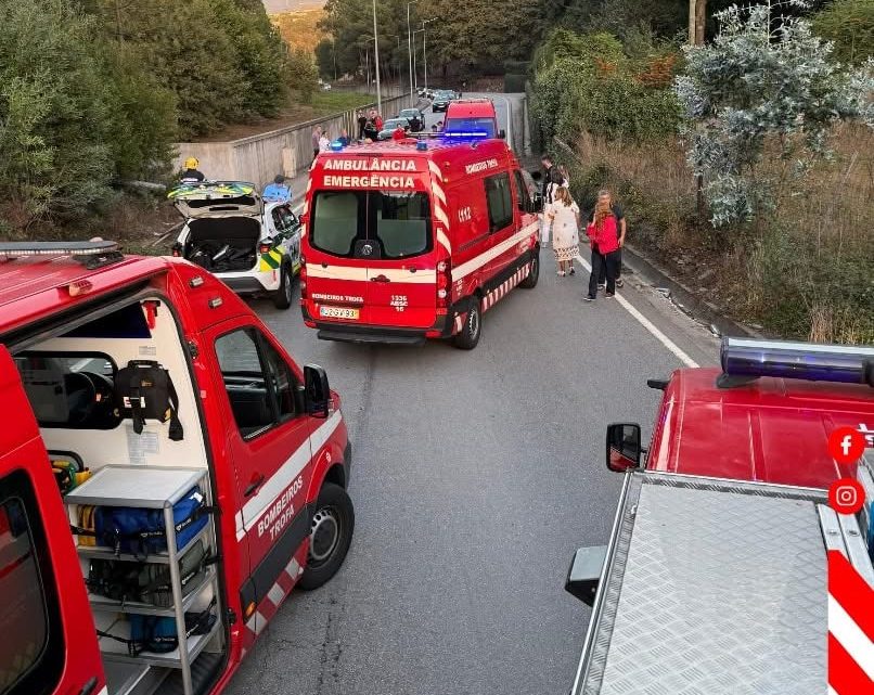 Despiste seguido de capotamento na Trofa provoca três feridos ligeiros