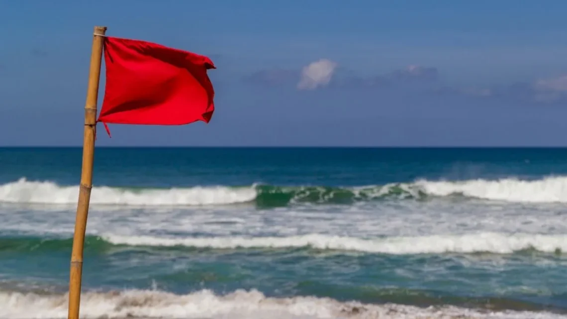 Banhos desaconselhados na praia de Matosinhos devido a contaminação da água