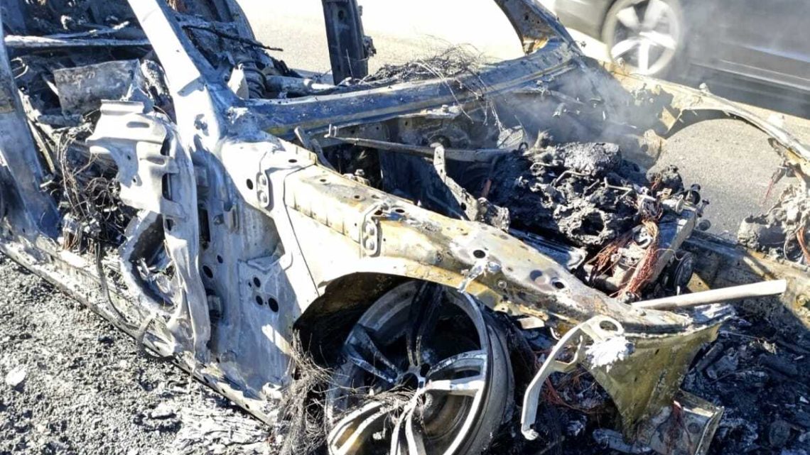 Incêndio de viatura condicionou trânsito na EN223, em Santa Maria da Feira Incêndio de viatura condicionou trânsito na EN223, em Santa Maria da Feira