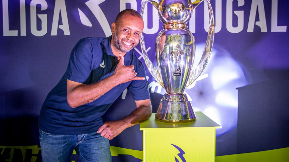 Ex-guarda-redes do FC Porto Helton detido em Gaia por posse ilegal de arma Ex-guarda-redes do FC Porto Helton detido em Gaia por posse ilegal de arma