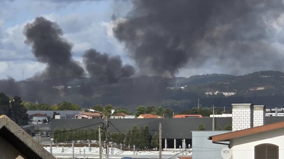 Incêndio atingiu fábrica em São João da Madeira Incêndio atingiu fábrica em São João da Madeira