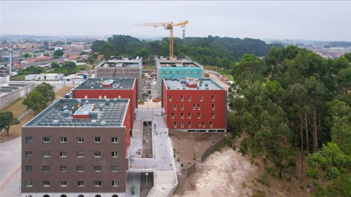 Câmara de Matosinhos entrega primeiras 50 casas do Conjunto Habitacional de S. Gens – Piscina