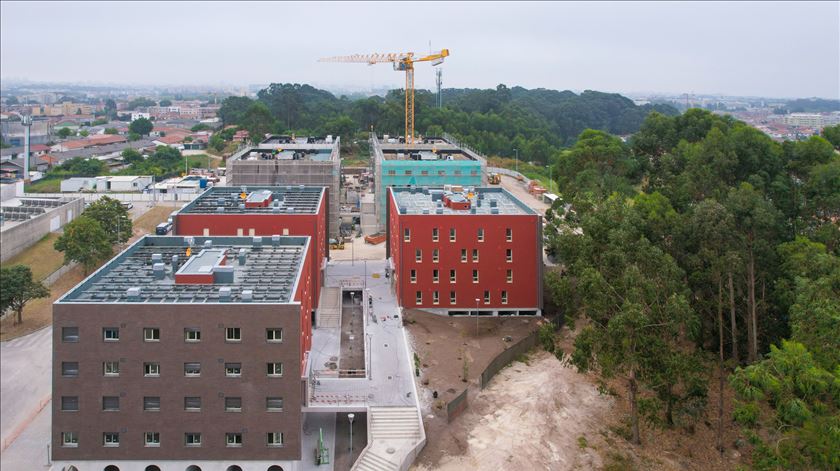 Câmara de Matosinhos entrega primeiras 50 casas do Conjunto Habitacional de S. Gens – Piscina