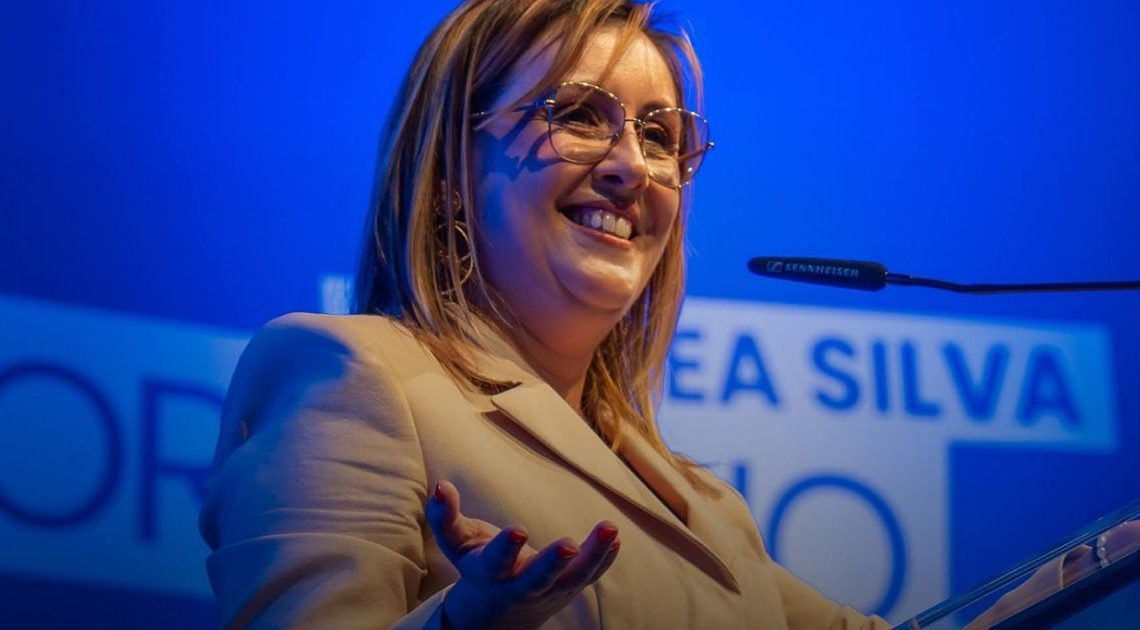 Andrea Silva promete “diálogo e proximidade” como primeira mulher a liderar a Câmara da Póvoa de Varzim Andrea Silva promete “diálogo e proximidade” como primeira mulher a liderar a Câmara da Póvoa de Varzim