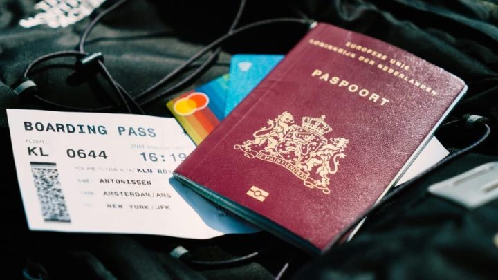 Cinco homens detidos no Aeroporto do Porto com passaportes falsos