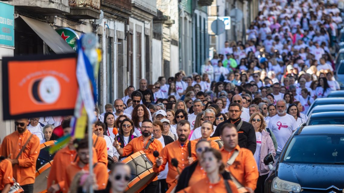 Caminhada Rosa enche ruas de Santo Tirso e reforça sensibilização para o cancro da mama Caminhada Rosa enche ruas de Santo Tirso e reforça sensibilização para o cancro da mama