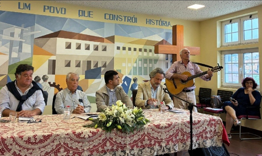 Trofa: Lançado em S. Mamede de Coronado livro que “canta a terra e a gente” da freguesia Trofa: Lançado em S. Mamede de Coronado livro que “canta a terra e a gente” da freguesia