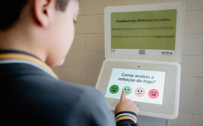 Alunos de Santa Maria da Feira avaliam refeições escolares através de terminais interativos