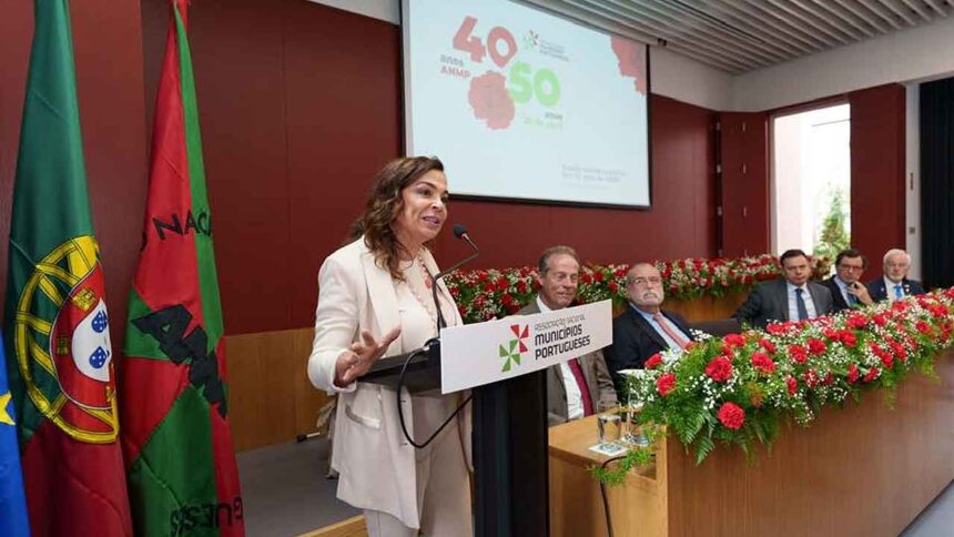 Associação Nacional de Municípios alerta para “sinais preocupantes de recuo” no Orçamento do Estado para 2026 Associação Nacional de Municípios alerta para “sinais preocupantes de recuo” no Orçamento do Estado para 2026