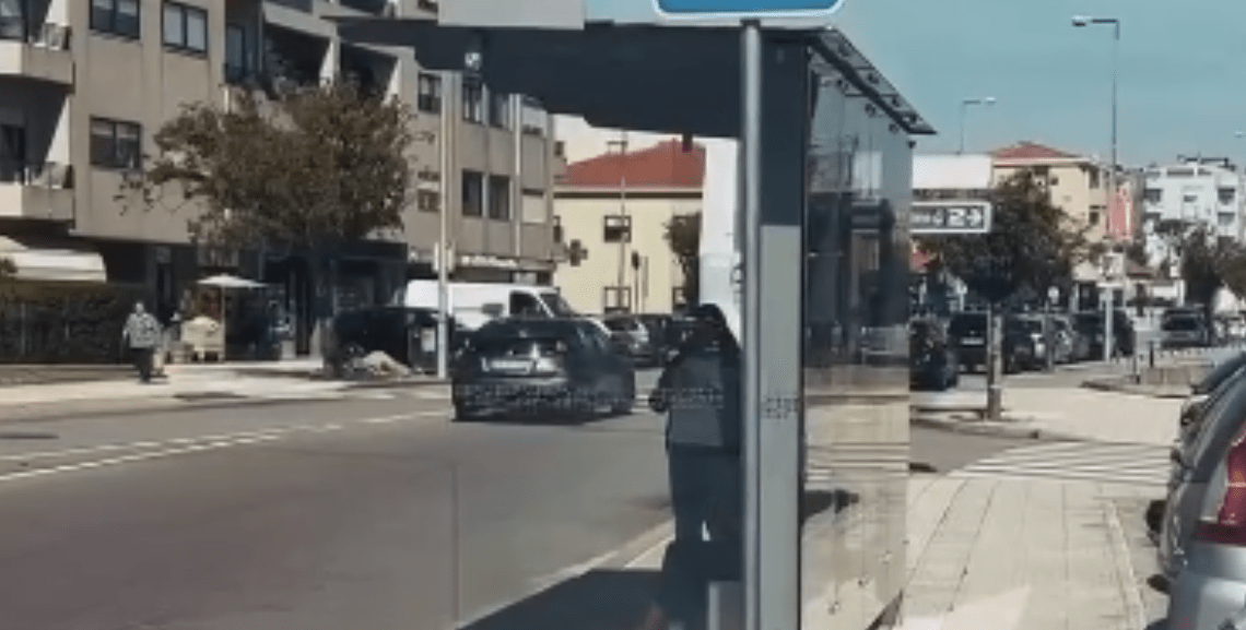 Matosinhos inicia colocação de novos abrigos nas paragens após meses de espera Matosinhos inicia colocação de novos abrigos nas paragens após meses de espera