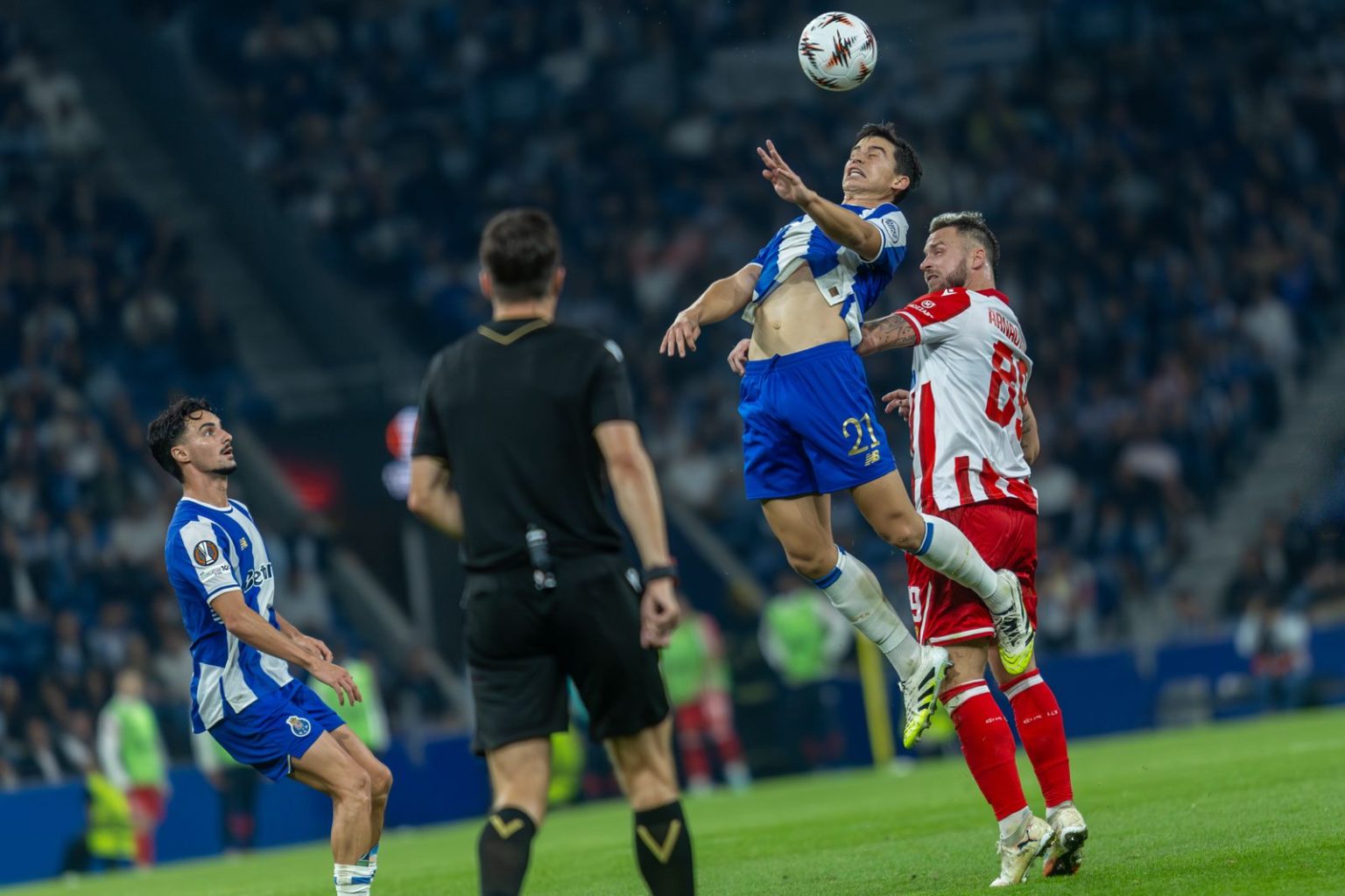 FC Porto vence Estrela Vermelha nos minutos finais e mantém registo 100 ...