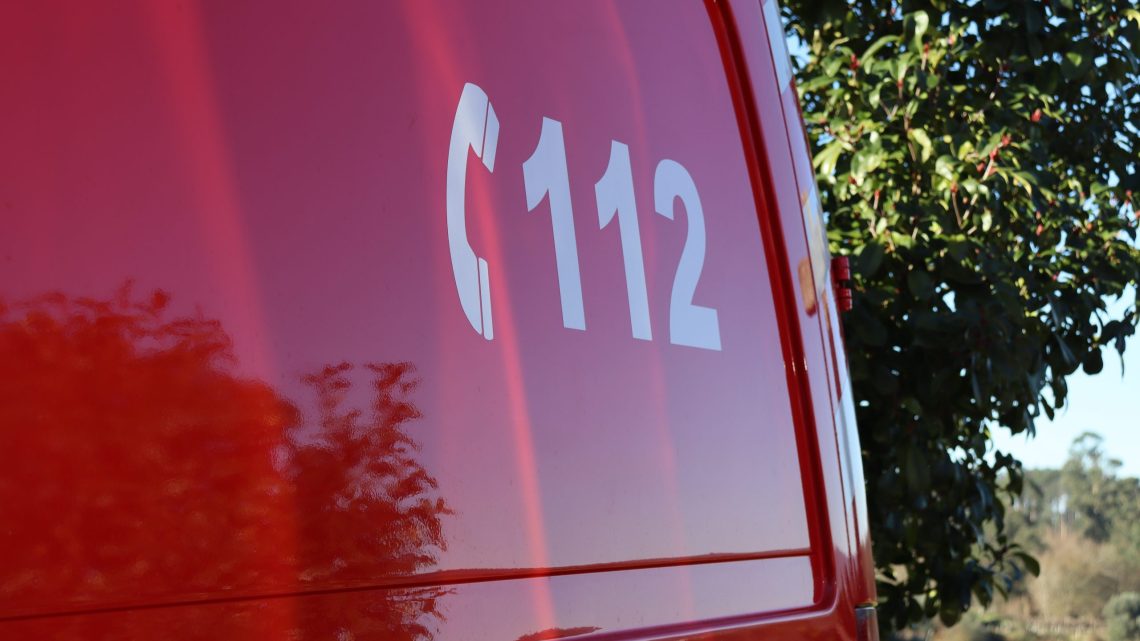 Quatro feridos graves em colisão entre pesado e ligeiro na A28 em Matosinhos Quatro feridos graves em colisão entre pesado e ligeiro na A28 em Matosinhos