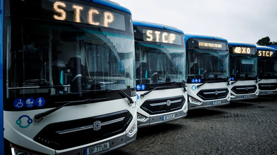 Novo autocarro 100% elétrico da STCP apresentado na Busworld 2025 entra em operação até ao final do ano Novo autocarro 100% elétrico da STCP apresentado na Busworld 2025 entra em operação até ao final do ano