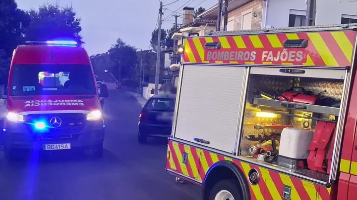 Colisão entre dois carros em Oliveira de Azeméis faz uma mulher ferida ligeira