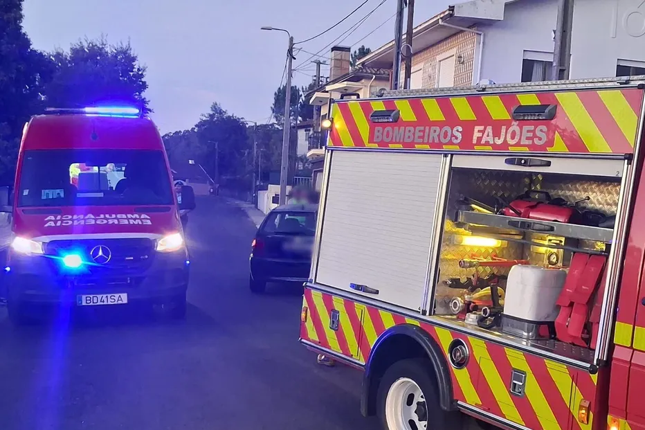 Colisão entre dois carros em Oliveira de Azeméis faz uma mulher ferida ligeira Colisão entre dois carros em Oliveira de Azeméis faz uma mulher ferida ligeira
