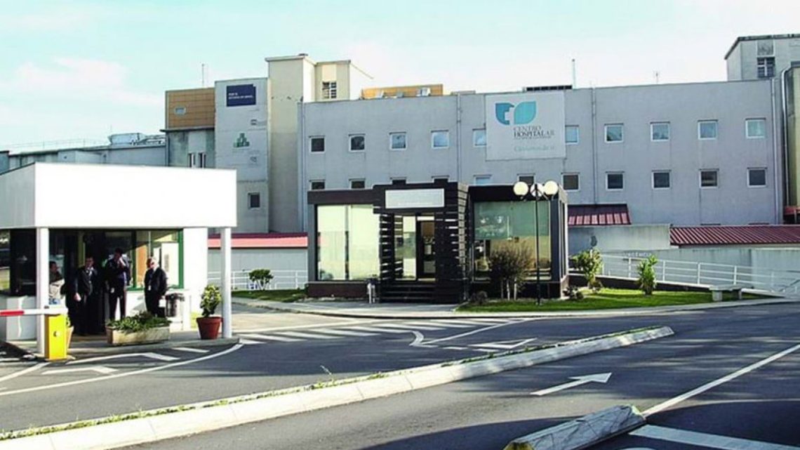 Bebé nasce no chão da receção das urgências do Hospital Santos Silva, em Gaia, sem assistência médica Bebé nasce no chão da receção das urgências do Hospital Santos Silva, em Gaia, sem assistência médica