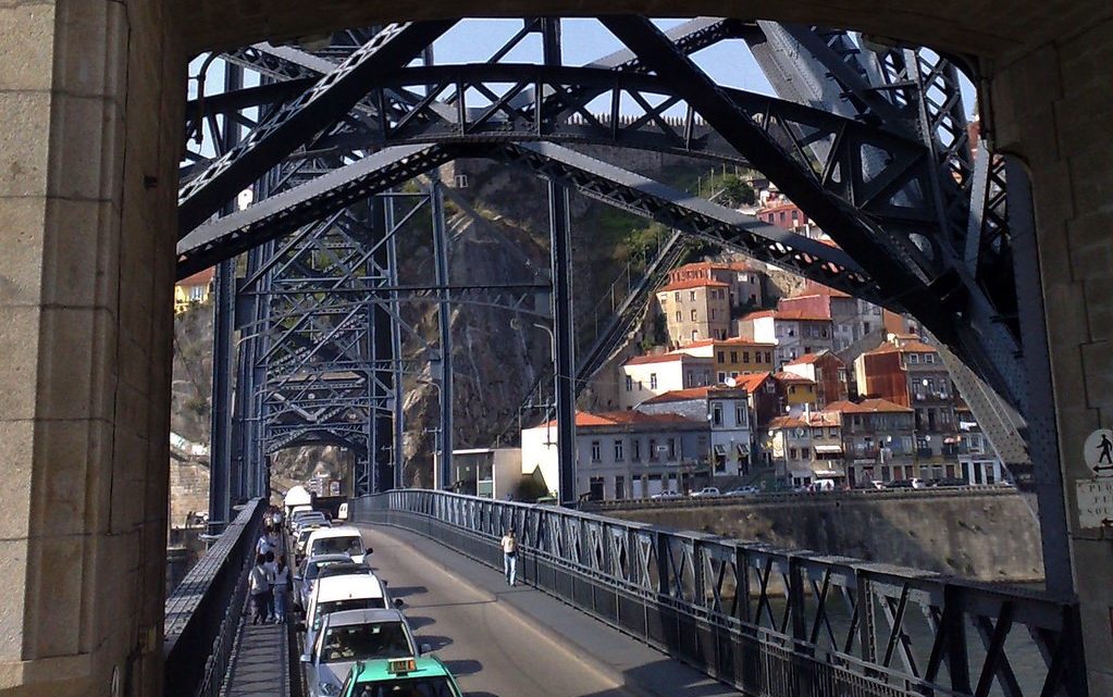Turista coreana atropelada por carro TVDE na Ponte Luís I, no Porto