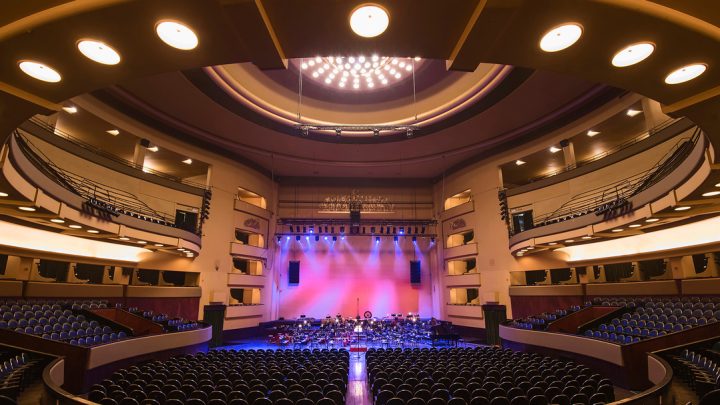 Amigos do Coliseu do Porto distinguida com Medalha de Mérito Cultural pelos 30 anos da manifestação que salvou o espaço