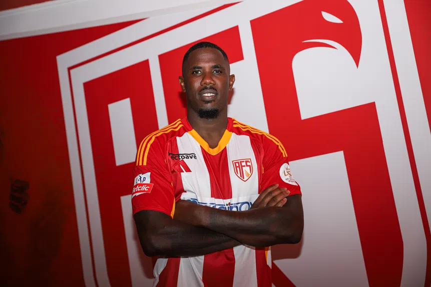 Carlos Ponck regressa como reforço do AVS