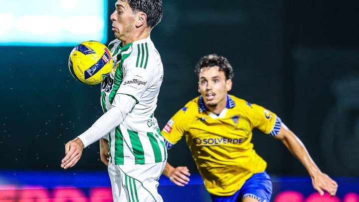 Rio Ave FC sofre pesada derrota em casa frente ao Estoril Praia