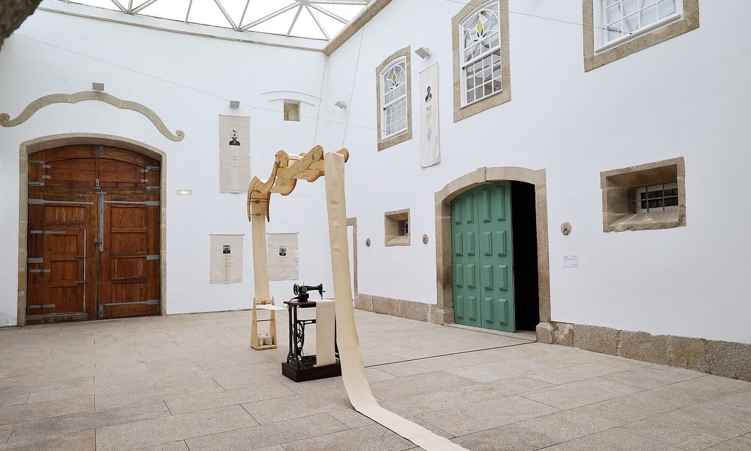 Exposição coletiva dos vencedores do Prémio John Goto abre no Centro de Memória de Vila do Conde