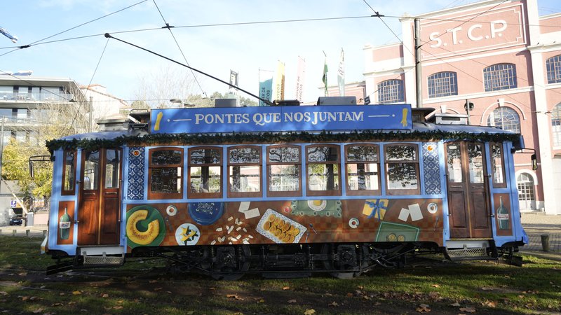 Elétrico de Natal regressa ao Porto com encontros e tradições à volta da mesa