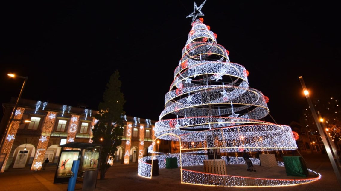 Comerciantes da Póvoa de Varzim Apagam Montras em Protesto Contra Falta de Decoração de Natal