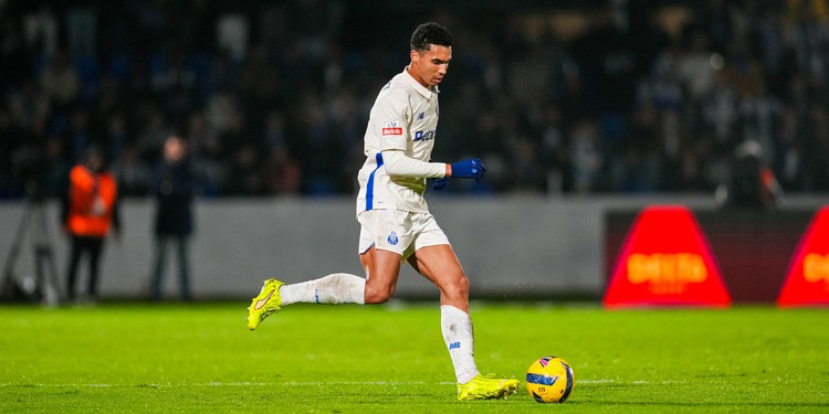 FC Porto vence Alverca por 3-0 e mantém liderança isolada da Liga