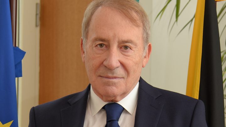 Câmara de Gaia baixa taxas do IRS das famílias e da derrama sobre as empresas