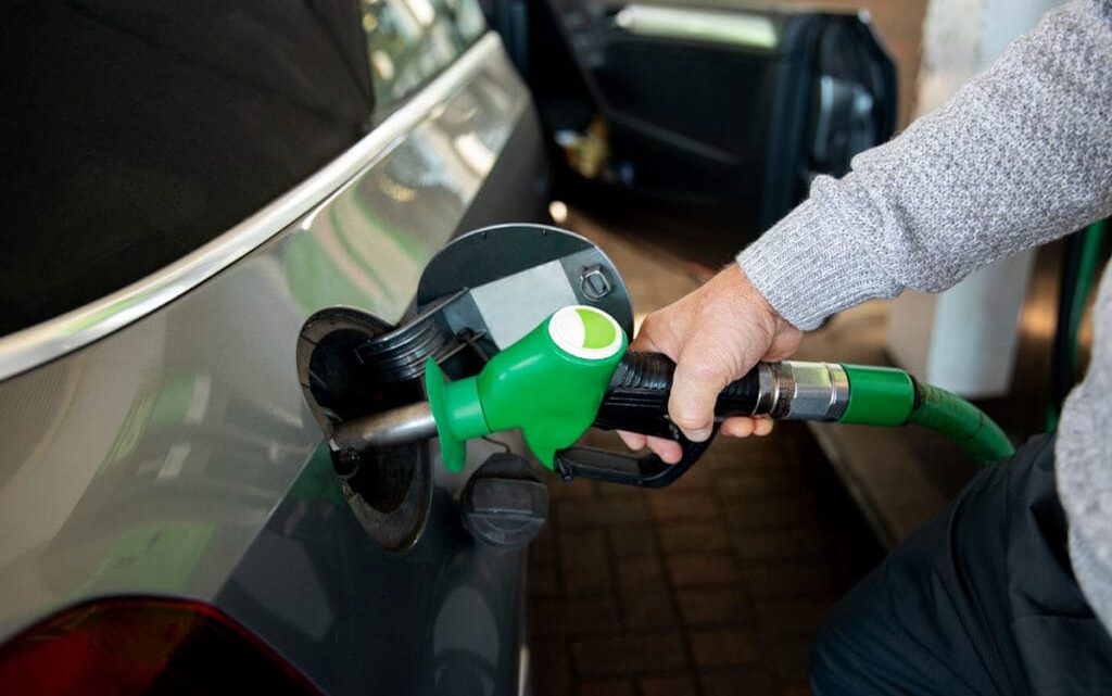 Combustíveis ficam mais baratos a partir de segunda-feira: diesel desce dois cêntimos e gasolina meio cêntimo