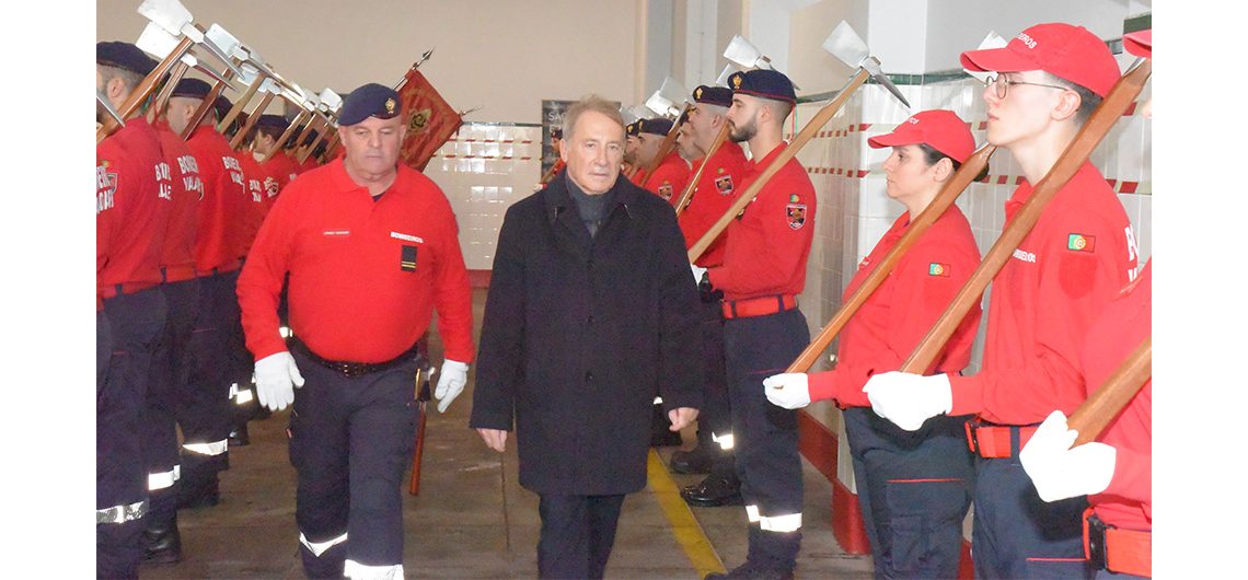 Presidente da Câmara de Gaia anuncia apoio de 150 mil euros para obras da sede social dos Bombeiros de Valadares