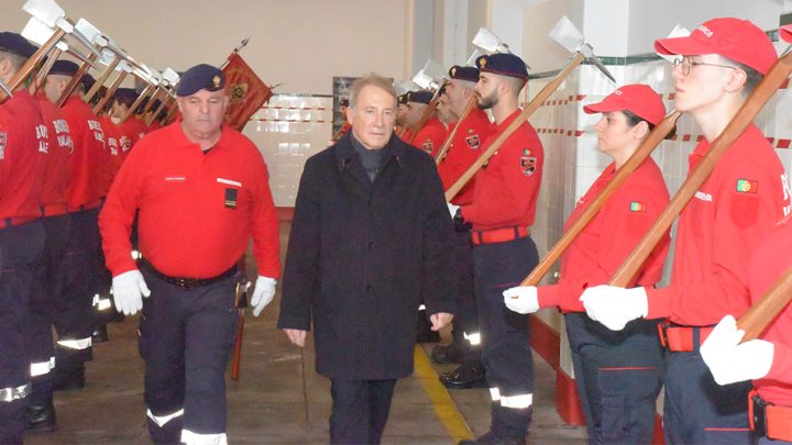 Presidente da Câmara de Gaia anuncia apoio de 150 mil euros para obras da sede social dos Bombeiros de Valadares